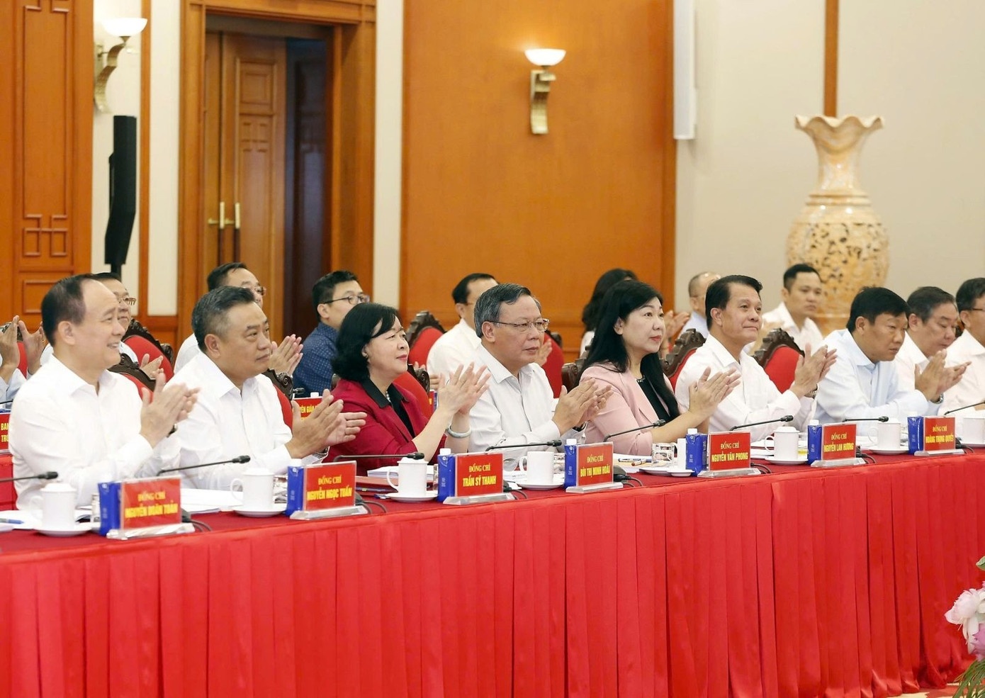 Bui Thi Minh Hoai,  To Lam anh 6