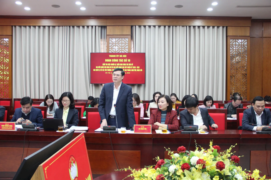 Đại diện các xã, phường nêu ý kiến tại buổi kiểm tra Đại diện các xã, phường nêu ý kiến tại buổi kiểm tra