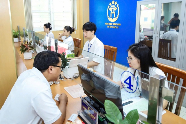 TP. Hà Nội xác định trụ cột đầu tiên của chuyển đổi số là hình thành hệ sinh thái số phục vụ người dân và doanh nghiệp. Ảnh: VGP/TL TP. Hà Nội xác định trụ cột đầu tiên của chuyển đổi số là hình thành hệ sinh thái số phục vụ người dân và doanh nghiệp. Ảnh: VGP/TL