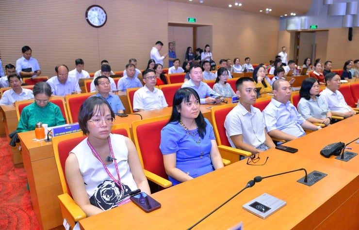 Hanoi-Vorsitzender Vu Dai Thang: Abteilungen und Niederlassungen müssen innerhalb von maximal 10 Tagen auf Empfehlungen der Unternehmen reagieren – Foto 3. Hanoi-Vorsitzender Vu Dai Thang: Abteilungen und Niederlassungen müssen innerhalb von maximal 10 Tagen auf Empfehlungen der Unternehmen reagieren – Foto 3.